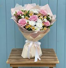 Букет цветов из:  Гвоздики, Орхидеи и Розы в Грачевке Ставропольского края