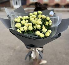 Букет Белые кустовые розы Солинеро в Грачевке Ставропольского края