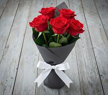 Букет 5 Красных роз Эдлесс Лав в Грачевке Ставропольского края